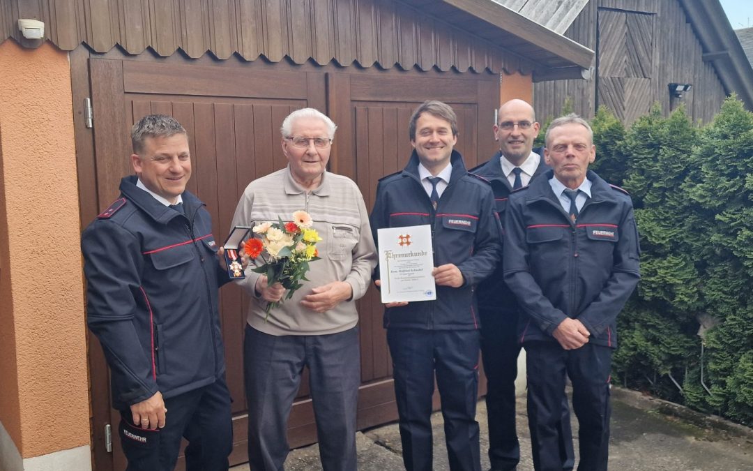 🚒 70 Jahre Feuerwehr – Wir ehren Helfried Schnabel mit dem Großen Brandschutzehrenzeichen am Bande (Stufe II) 🚒