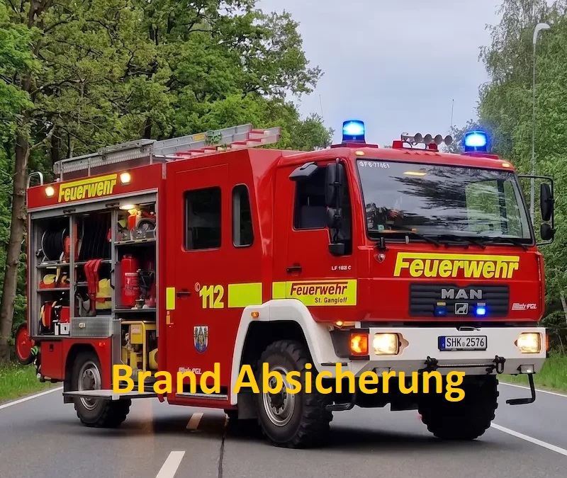 LF 8/6 der Feuerwehr St. Gangloff bei einem Einsatz auf einer Landstraße.
