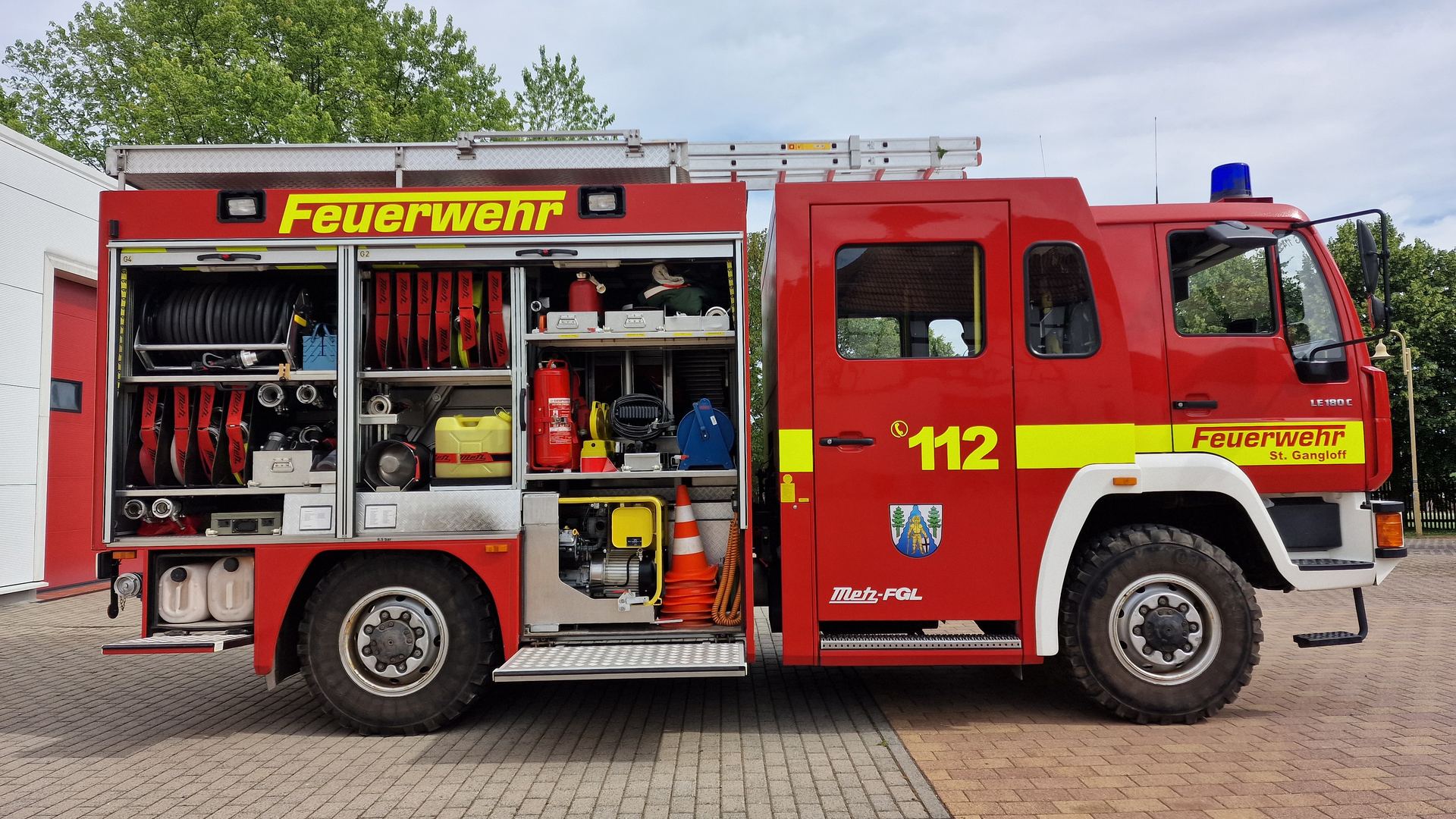 LF 8/6 Feuerwehr St. Gangloff, Geräteraum geöffnet